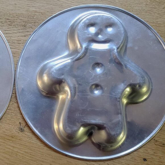 Two Vintage Gingerbread Man Cake Pans - Picture 4 of 6